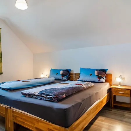 Daire Arnold Laubbach *